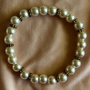 Soft Beaded Pearls Design Bracelet
